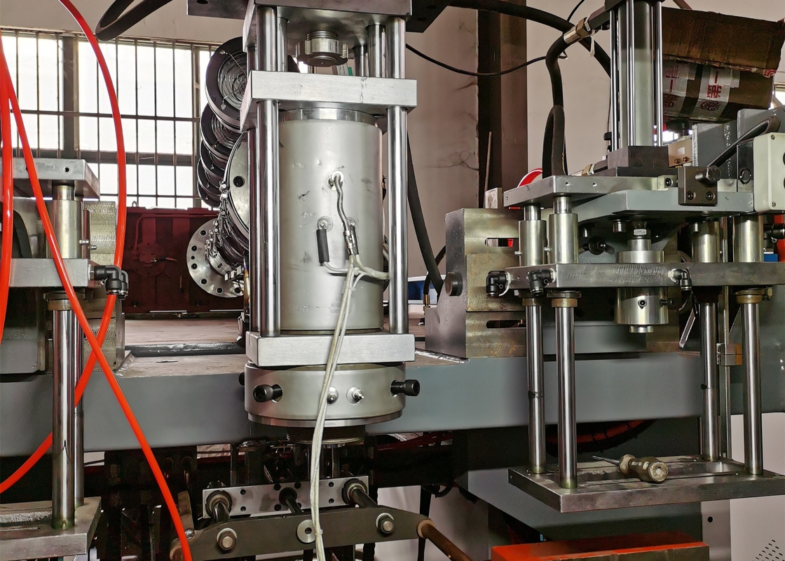 1 Layer 2 Head Fully Automatic Blow Molding Machine , 1000bph Blowing Machine For Plastic Bottle