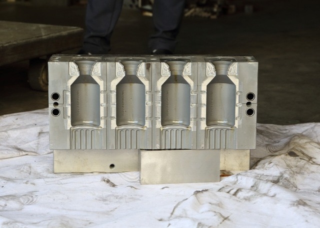 500ml Blow Molding Mold Milk Bottle , BeCu Die Casting Mold