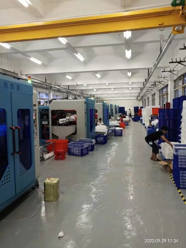 Extrusion 4 Heads 5 Gallon Bottle Blow Molding Machine Double Station PE