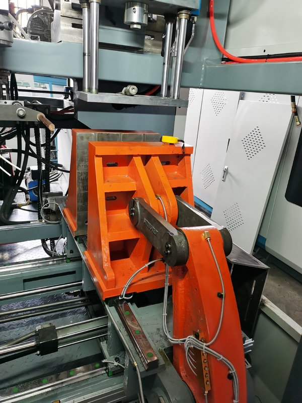 ABS PE Toy Blow Moulding Machine 5L Accumulator Extrusion