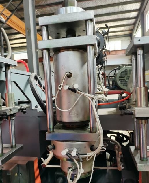 Double Station 1000bph Fully Automatic Blowing Machine , 2l Plastic Extrusion Blow Moulding Machine