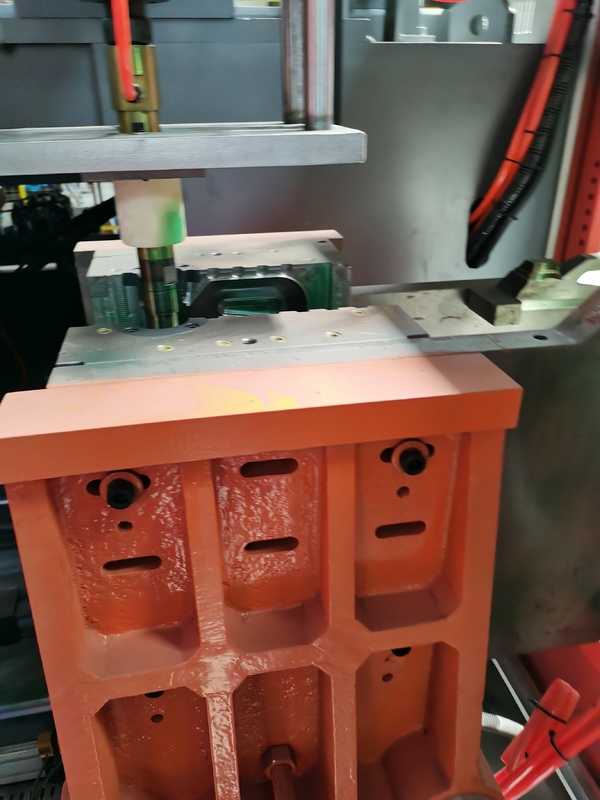 Automatic HDPE Blow Moulding Machine 6 Head 200ml Detergent Bottle