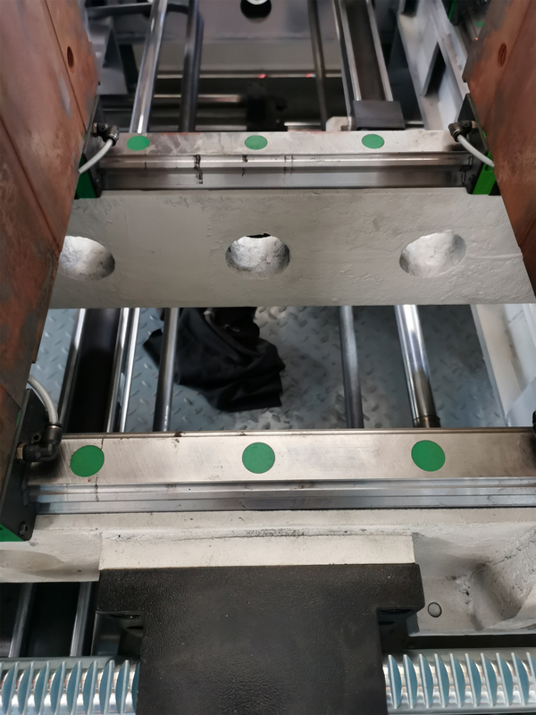 2l Double Station Blow Molding Machine 2 Head PLC Plastic Bottle