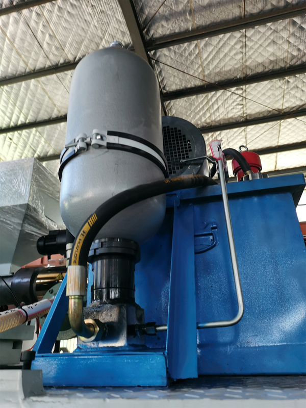 Robot 4 Layer Accumulator Blow Moulding Machine 60l Plastic Barrel