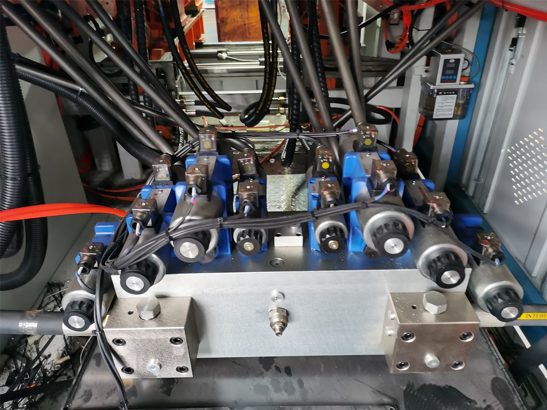 Inside Labelling Automatic Blow Molding Machine Detergent Bottle PE 10L