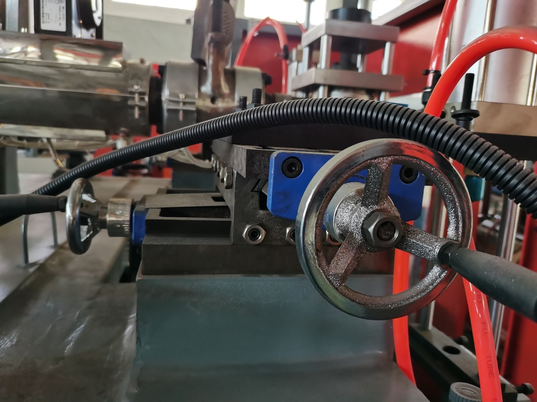 Lubricant Bottle PP Blow Moulding Machine 3 Head EVA Double Station